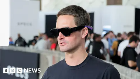 Snapchat lança óculos inteligentes de R$ 12 mil