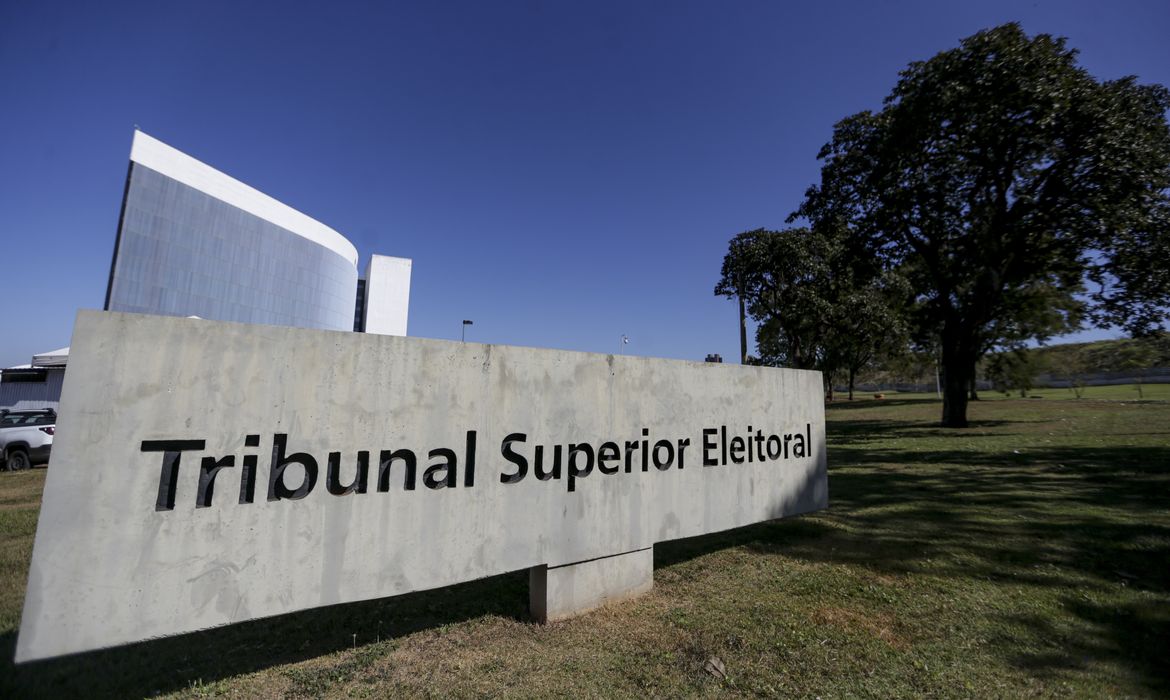 TSE cria conselho para vigiar fake news e IA nas eleições 20…